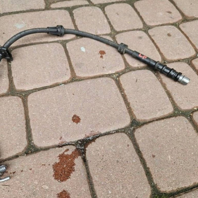 Przewód hamulca zacisku przód lewy PROACE CITY Combo E Berlingo Rifter