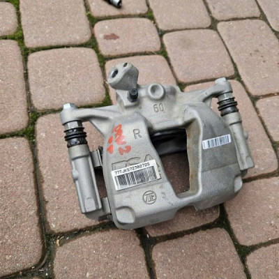 Zacisk przód przedni prawy NOWY jarzmo PROACE CITY Combo E Berlingo Rifter