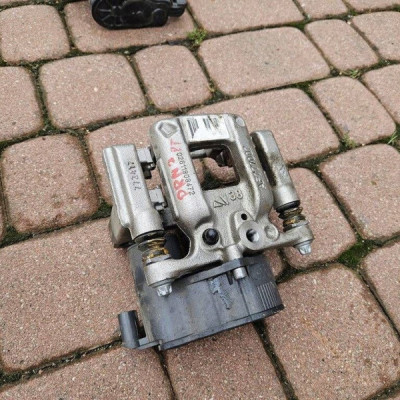 Zacisk tył tylny jarzmo prawy NOWY PROACE CITY Combo E Berlingo Rifter