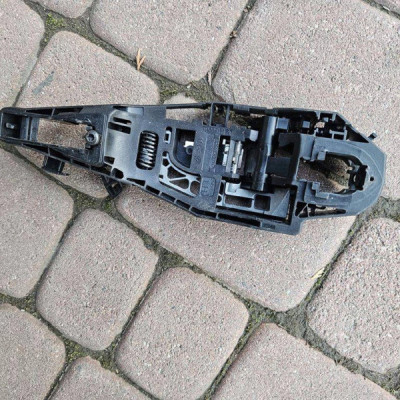 Podstawa klamki przód / tył LEWA Opel Mokka B 2 9688834180