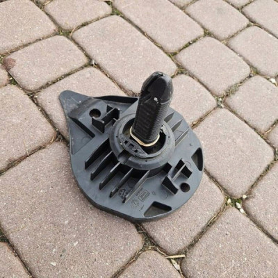 Mocowanie koła zapasowego uchwyt winda Renault Clio IV 8200922466