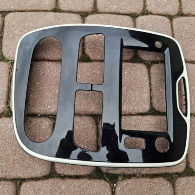 Obudowa radia deski dekor osłona Renault Clio IV 682607616R