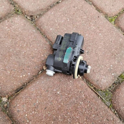 Silniczek regulacji lampy przedniej Renault Clio IV 8200402521