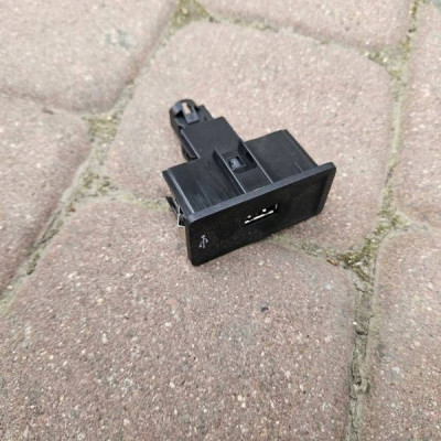 Gniazdo USB złącze radia Volkswagen Golf 7 VII 5Q0035726J