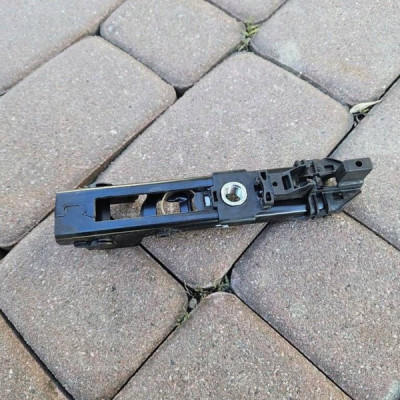 Regulacja wysokości pasa lewa - prawa Volkswagen Golf 7 VII 8V0857819