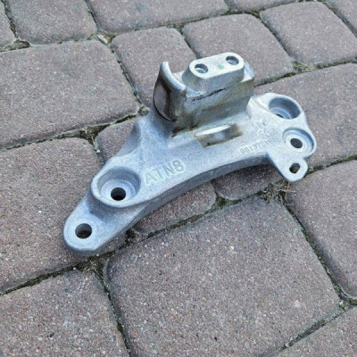 Łapa mocowanie skrzyni biegów silnika Opel Astra L 6 VI 9813721980