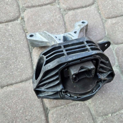 Łapa poduszka silnika 1.2THP Corsa F Opel Astra L 6 VI 243444