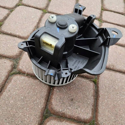 Wentylator nagrzewnicy nadmuchu nawiewu EU Opel Corsa E 13335075
