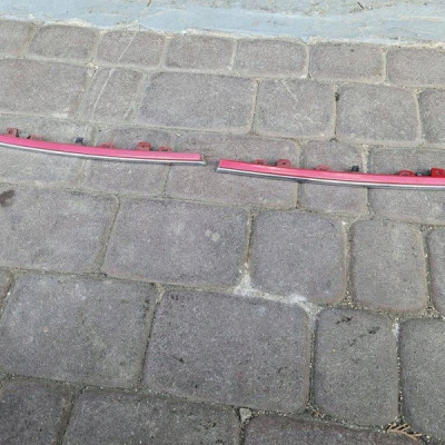 Chrom chromy grilla przedniego zderzaka czerwone Volkswagen Golf 7 VII GTI