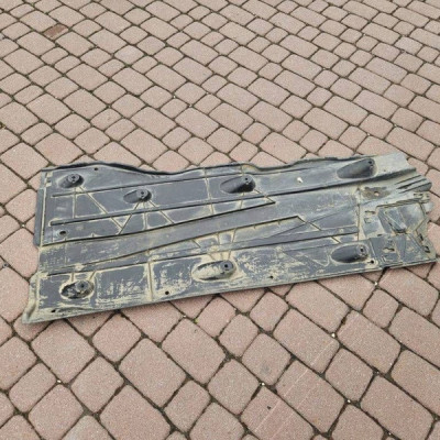 Obudowa osłona podwozia podłoga prawa Volkswagen Golf 7 VII GTI 5Q0825272A