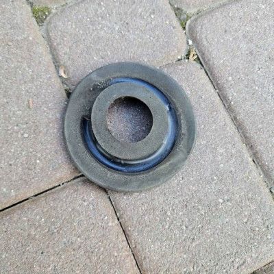 Guma podkładka sprężyny zawieszenia Volkswagen Golf 7 VII GTI 5Q0512149F