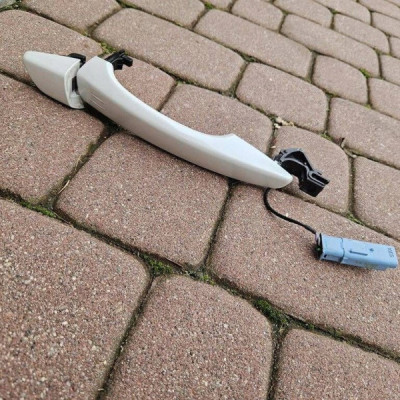 Klamka drzwi przód przednia prawa KEYLESS KWED Opel Grandland X 0AAB9CD37