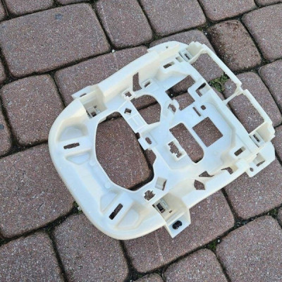 Uchwyt mocowanie lampki podsufitki Opel Grandland X YP00019880