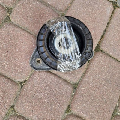 Poduszka podstawa mocowanie amortyzatora prz Opel Grandland X