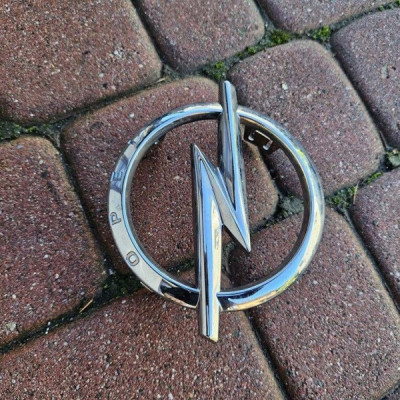 Grill znaczek emblemat przedniego grilla Opel Grandland X
