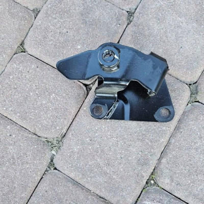 Uchwyt mocowanie silnika wspornik OPEL ASTRA L 6 VI 9834284080