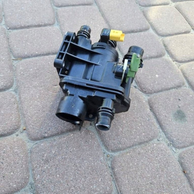 Obudowa termostatu 1.2THP HN05 Opel MOKKA B 2 II 9812131480