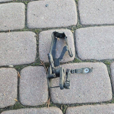 Czujnik poziomowania świateł osi przedniej Opel MOKKA B 2 II 9824543080