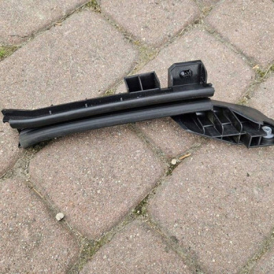 Prowadnica uchwyt szyby przód lewa wspornik OPEL ASTRA L 6 VI 9832154480