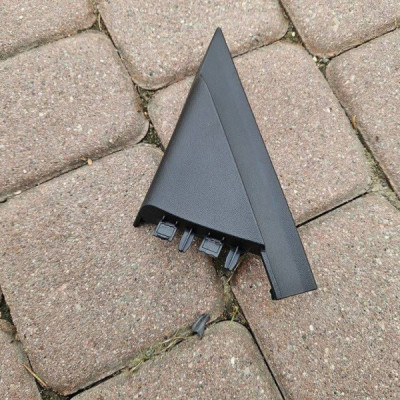 Osłona trójkąt lewych przednich boczka OPEL ASTRA L 6 VI 9840529380