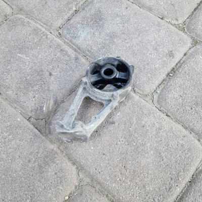 Wieszak wspornik mocowanie uchwyt wydechu OPEL ASTRA L 6 VI 750783