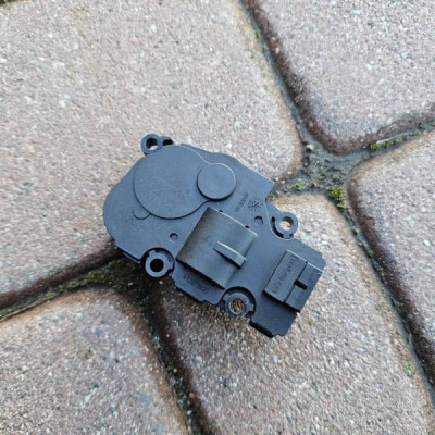 Silniczek sterowanie nagrzewnicy moduł OPEL ASTRA L 6 VI EGP0071