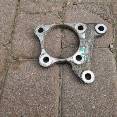 Mocowanie wspornik piasty tył tylnej lewej OPEL ASTRA L 6 VI 712442