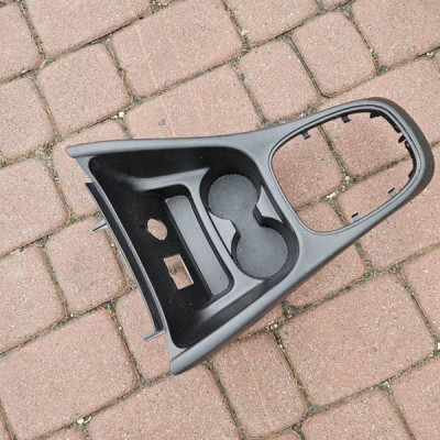 Obudowa osłona deski konsoli tunelu Opel Corsa E 13390689