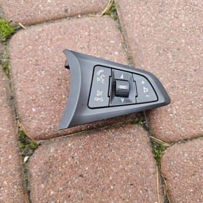 Przełącznik sterowania kierownicy radia podgłaszania Opel Corsa E 13439133