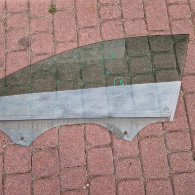 Szyba przód przednia lewa - Rocznik na szybie 2013R Volkswagen Golf 7 VII