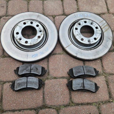 Tarcze przód przednie klocki komplet 1.2THP OPEL ASTRA L 6 VI