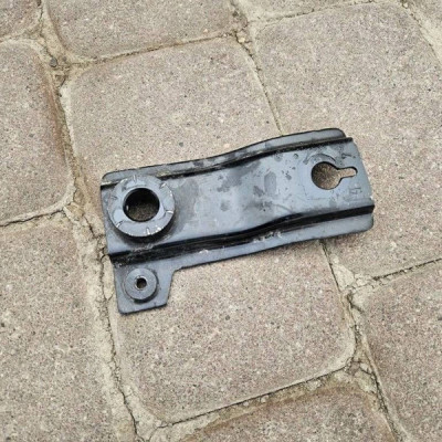 Uchwyt wspornik mocowanie sanek zawieszenia OPEL ASTRA L 6 VI