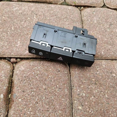 Przełącznik świateł awaryjnych zamykania ryglowania Opel Meriva B 13287826