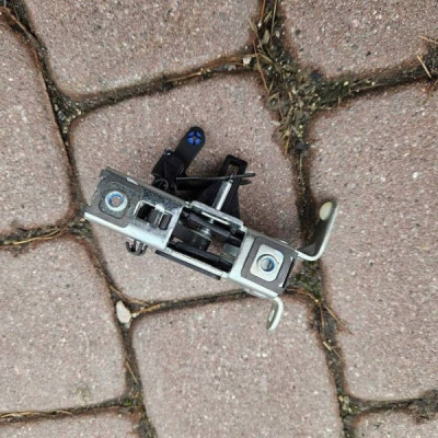 Zapięcie zamek kanapy tył tylnej Opel Corsa E 39025655