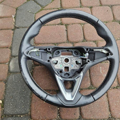 Kierownica skóra skórzana podgrzewana A60 - posiada wytarcia Opel Corsa E