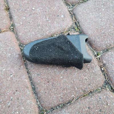 Obudowa osłona napinacza pasa fotela Opel Corsa E