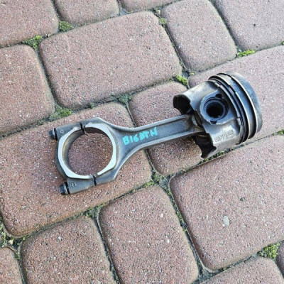 Tłok 1.6CDTI 1.6D 29mm korbowód LVL Opel Astra K 0687776302