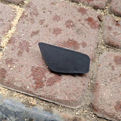 Zaślepka dekor drzwi klamki prawy przód Opel Astra K 13586537