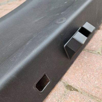 Obudowa osłona klapy tył elektryczna bagażnika 4 Opel Astra K 13432051