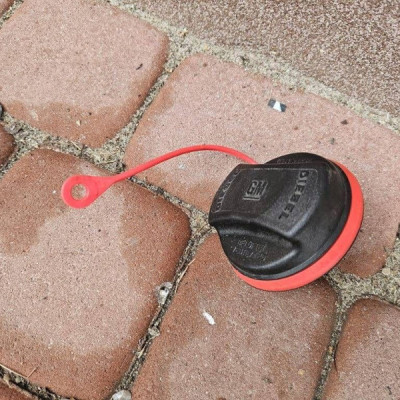 Korek wlewu paliwa zbiornika DIESEL Opel Astra K