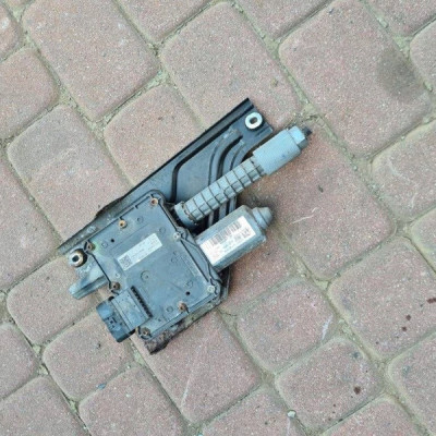 Mechanizm hamulca ręcznego hamulec reczny Opel Insignia A 13310023