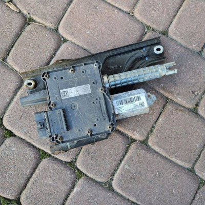 Silniczek hamulca ręcznego moduł ręczny hamulec Opel Insignia A 22880717