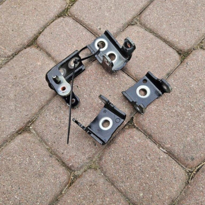 Zawias zawiasy drzwi przód przednich lewych OPEL ASTRA L 6 VI