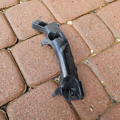 Ślizg mocowanie wspornik błotnika przód prawy Toyota Aygo X 52535-0H070