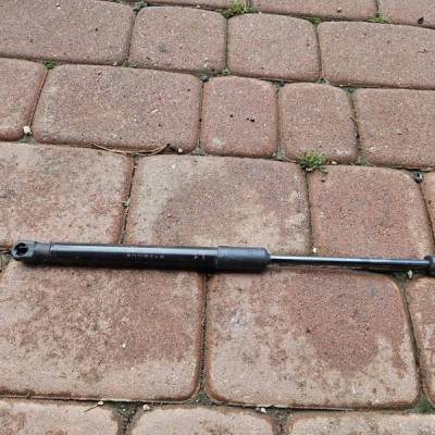 Podnośnik teleskop siłownik klapy tył bagażnika Toyota Aygo X 68960-0H010