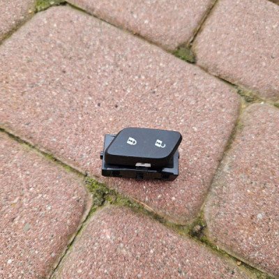 Przycisk włącznik zamka centralnego - Wersja UK Opel Astra K 13437277