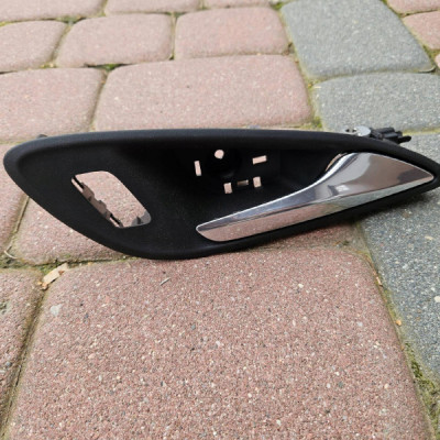 Klamka drzwi przód przednich prawych - Wersja UK Opel Astra K 13586531