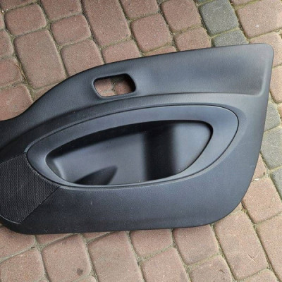 Boczek tapicerka drzwi przód przednich prawych Toyota Aygo X 67610-0H130