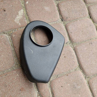 Obudowa osłona plastik fotela pasażera prawy Toyota Aygo X 71811-0H010