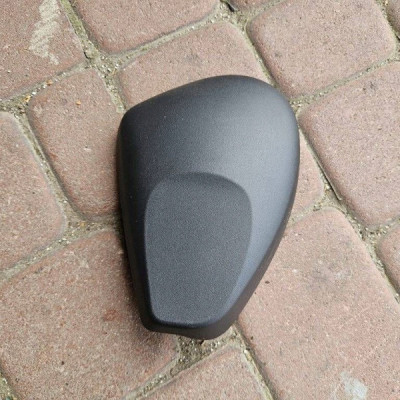 Obudowa osłona plastik fotela pasażera prawy Toyota Aygo X 71861-0H010